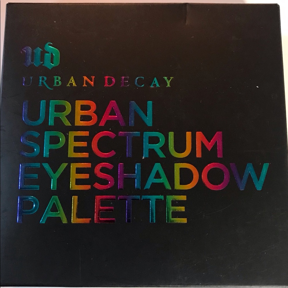 Urban Decay Spectrum Eyeshadow Palette New w Box